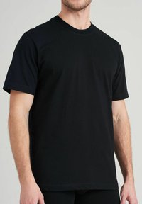 Zwarte katoenen T-shirt met korte mouwen, ronde hals en regular fit. Glad oppervlak, minimalistisch ontwerp, geschikt voor casual draagstijl.