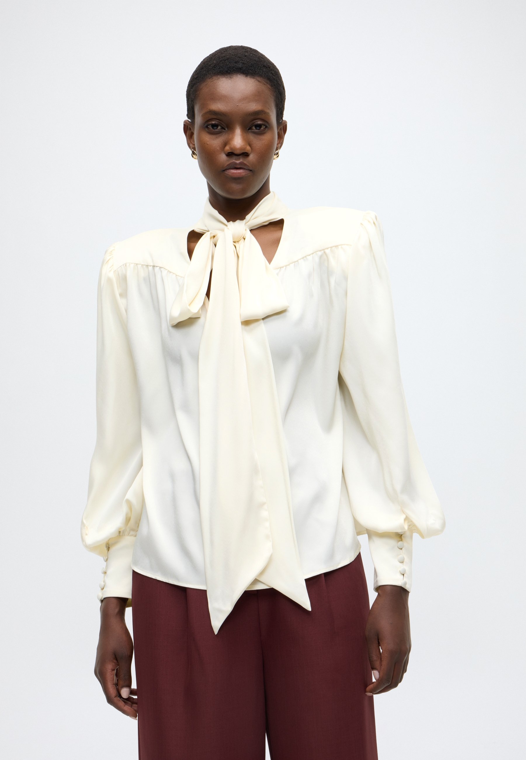 Bardot REVANA SATIN TIE NECK BLOUSE - Blouse - ivory/beige