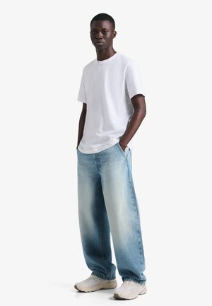 SKATER - Laza szabású farmerek - light blue denim