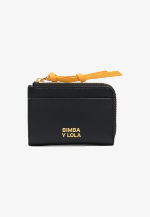 Mały czarny skórzany portfel z żółtym suwakiem i złotym logo "BIMBA Y LOLA" z przodu.