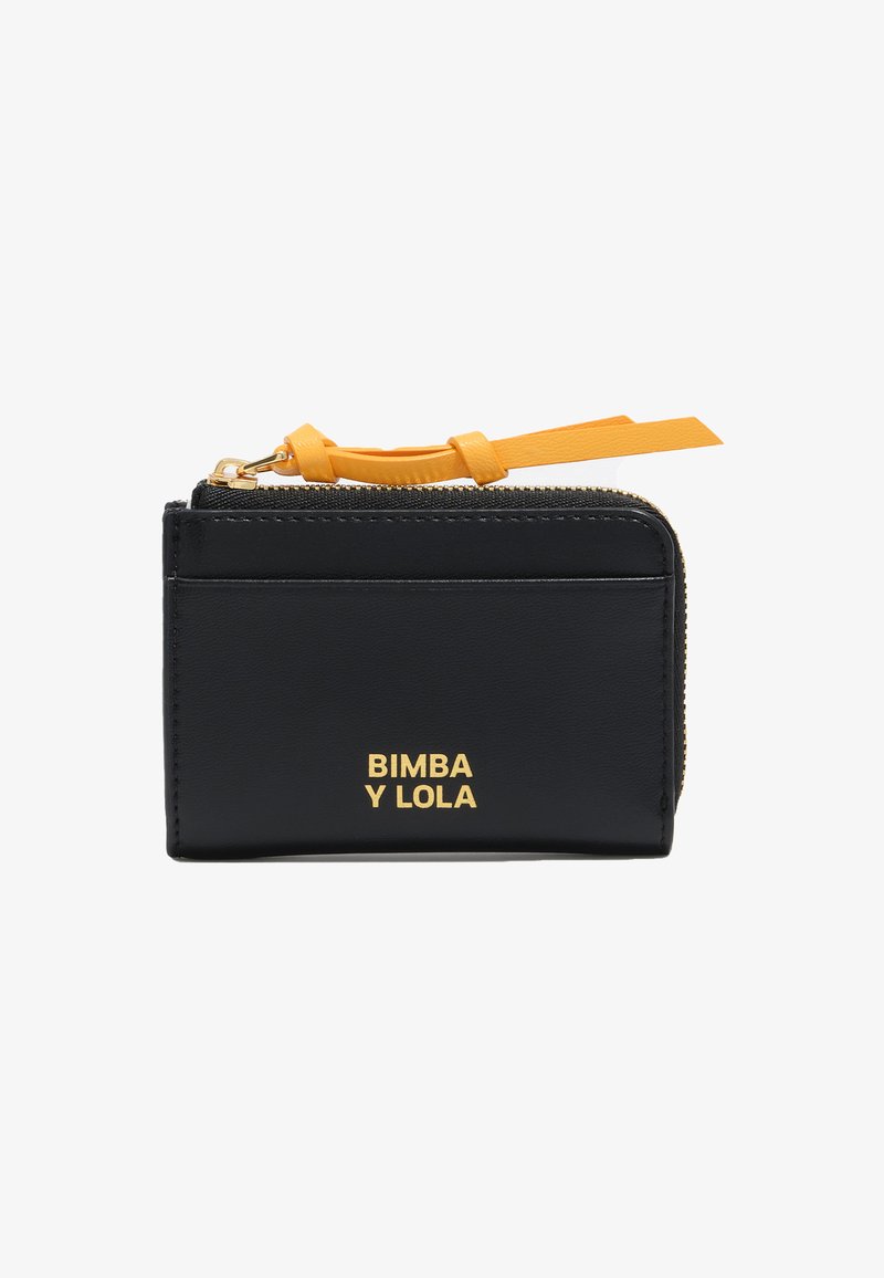 Mały czarny skórzany portfel z żółtym suwakiem i złotym logo "BIMBA Y LOLA" z przodu.
