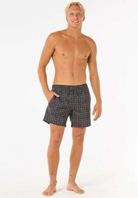 Shorts de bain noirs avec un motif géométrique en violet et bleu. Fabriqués en matériau léger, avec une taille élastique et un cordon de serrage.