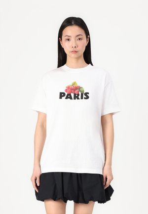 Oversized Paris Raspberry Graphic Tee - T-shirts med print - brilliant white