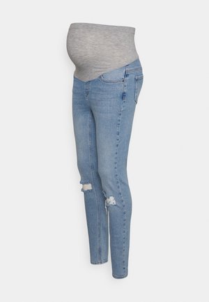 Jeans skinny de maternidade com um cós elástico cinza, denim azul claro, joelhos rasgados e design ajustado.
