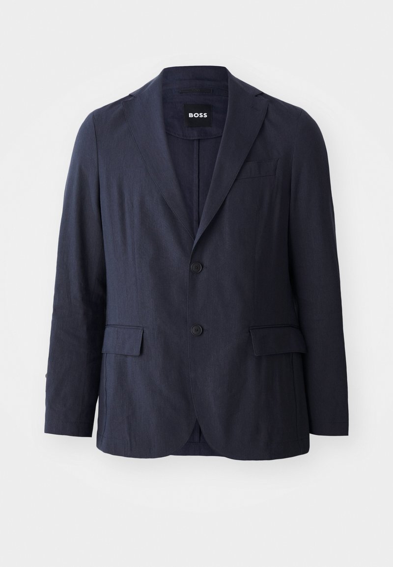 Blazer navy en tissu avec une finition texturée, présentant un col cranté, deux poches avant et une fermeture à deux boutons. Étiquette de marque visible.