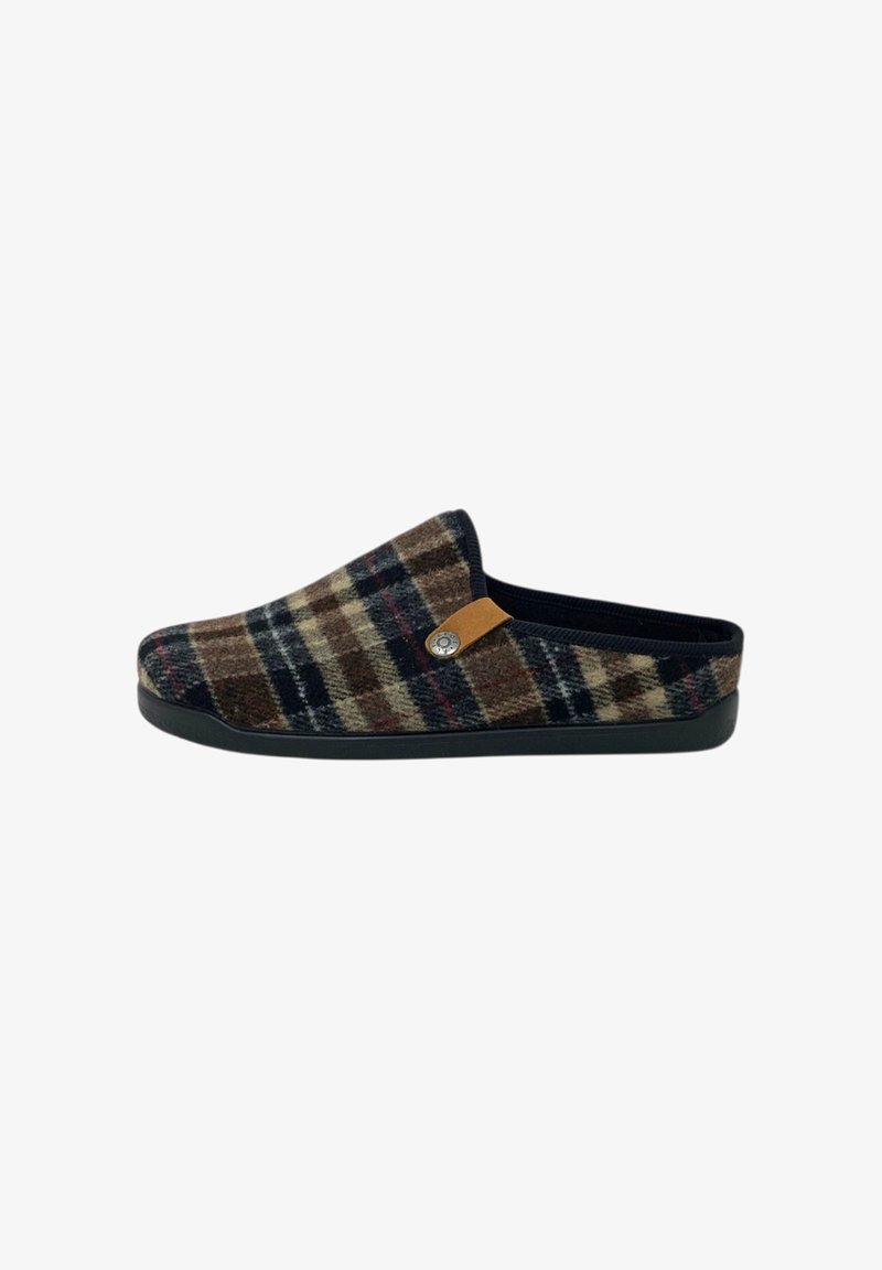 Pantofole slip-on a quadri nei colori marrone, blu navy e beige. Esterno in morbida lana con suola in gomma nera. Dettaglio in pelle con bottone in metallo.