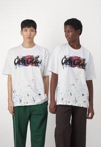 Carlo Colucci T-shirts med print - off-white