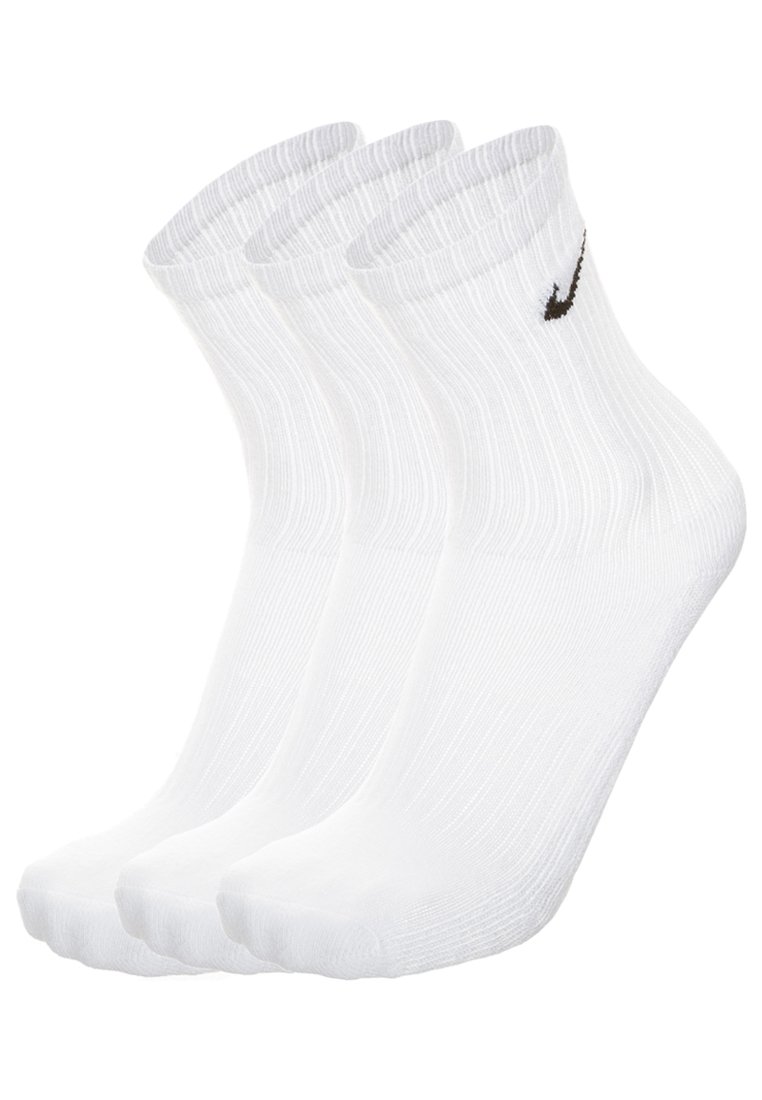 Calzini alla caviglia Nike bianchi, texture a coste, tre paia, logo nero accento sui lati, fascia elastica sulla parte superiore per una migliore vestibilità.