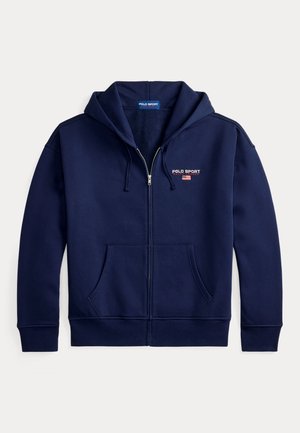 Granatowa bluza z kapturem zapinana na zamek, wykonana z miękkiego materiału. Posiada przednią kieszeń, kaptur ze ściągaczem oraz małe logo "Polo Sport" na lewej piersi.