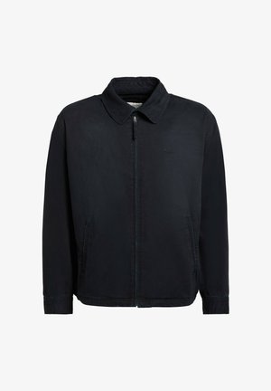 Veste noire à fermeture éclair avec col, deux poches avant et manches longues, présentée sur un fond blanc uni.