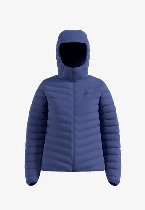 Blaue Steppjacke mit Kapuze, vorn mit Reißverschluss, horizontal gesteppte Optik und elastische Bündchen. Glatte Textur und leichtes Material.