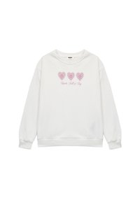 Sudadera blanca de manga larga, con escote redondeado, que presenta tres diseños de corazones rosas y el texto "Corazones llenos de alegría" abajo.