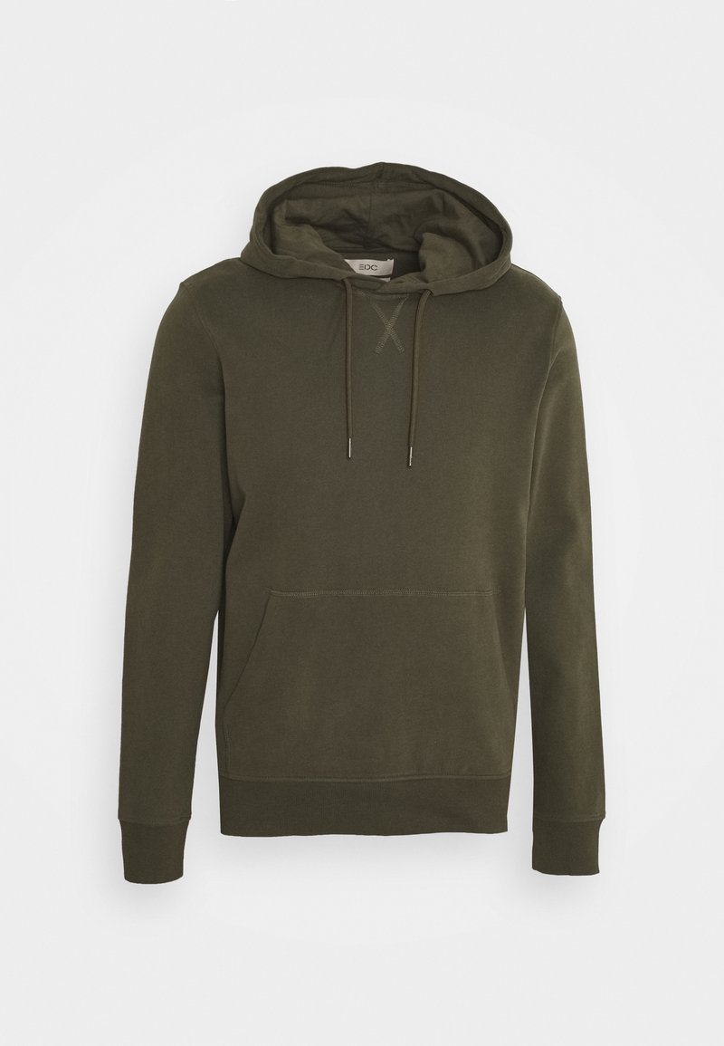 Sweat à capuche vert olive à manches longues avec poche kangourou à l'avant, capuche ajustable avec cordon de serrage, et poignets et ourlet côtelés.