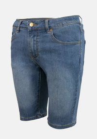 Shorts de mezclilla en un tono azul medio, con un diseño clásico de cinco bolsillos, herrajes dorados y un corte recto con un acabado dobladillo.
