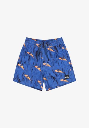 Blaue Badeshorts mit einem abstrakten Muster in Orange, ausgestattet mit einem dehnbaren Bund, Kordelzug und einem schwarzen Logo-Patch auf der unteren linken Seite.