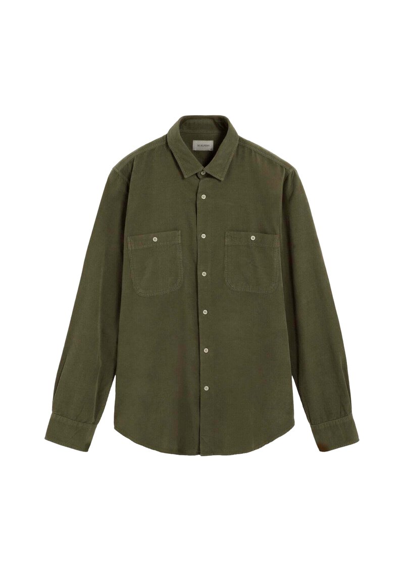 Camisa de manga larga verde oliva, hecha de tejido texturizado, con un cierre frontal de botones, dos bolsillos en el pecho y un collar.