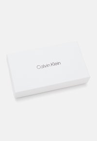 Calvin Klein LINEAR LARGE TRIFOLD SLIM - Portefeuille - black