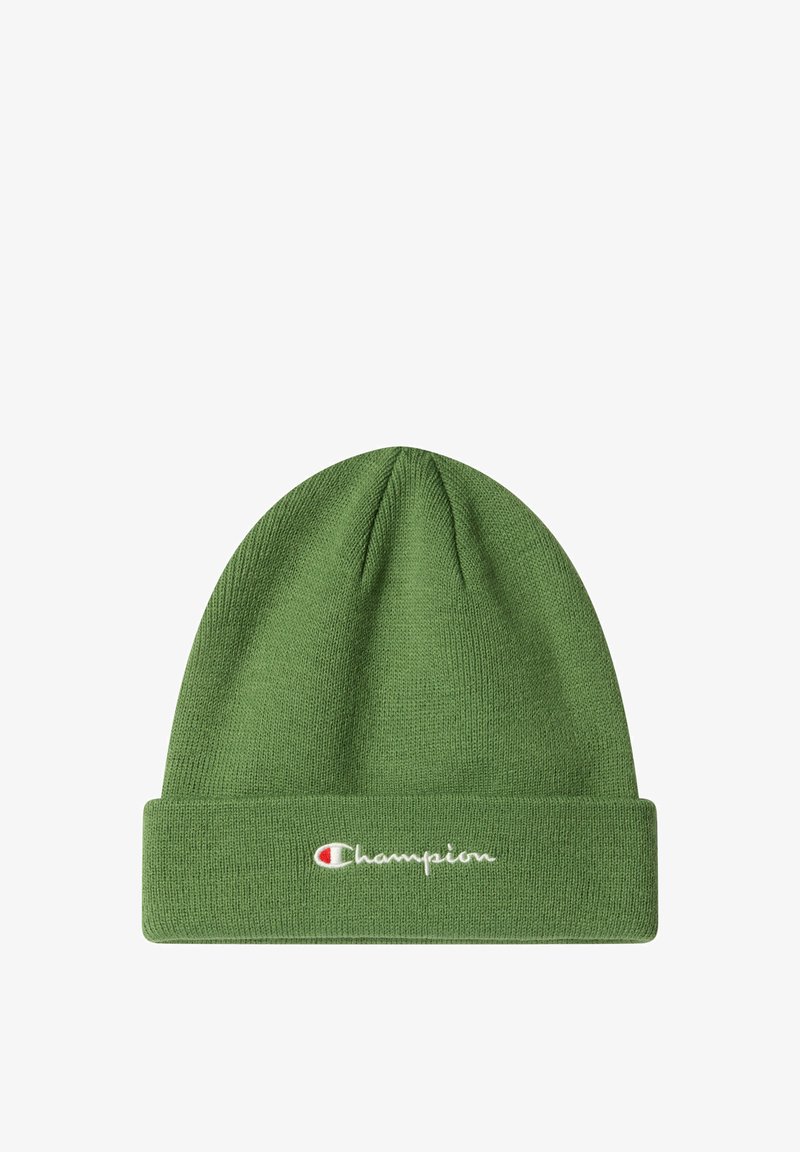 Gorro de lana verde con dobladillo, que presenta un logotipo bordado en blanco de "Champion" y un acento rojo. Material suave, ajuste ceñido.