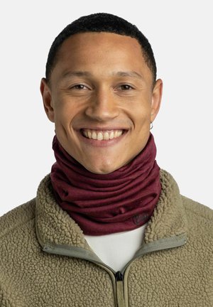 Burgundy neck gaiter made of stretchy fabric, layered and textured, worn over a beige fleece jacket with a zip. Features a logo detail.