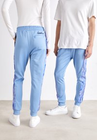 Carlo Colucci - TRACKSUIT PANT UNISEX - Pantalones deportivos - blue Imagen en miniatura 1