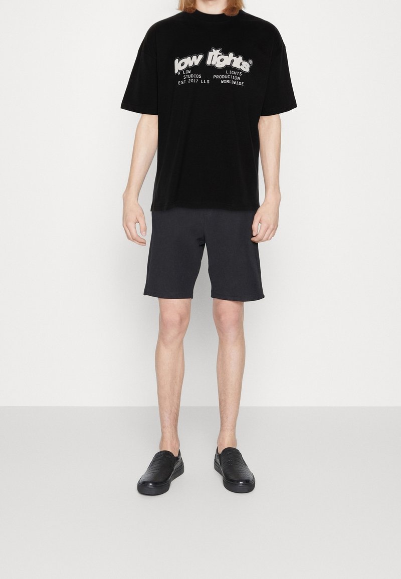 LOW LIGHTS STUDIOS® T-shirts print - black