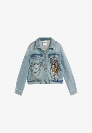 Lichtblauw spijkerjack met ketting- en kralenversieringen, voorzien van twee borstzakken, metalen knopen en een cropped ontwerp.