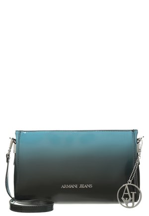 Glanzend zwarte en turquoise verloop Armani Jeans clutch met zilveren logo hanger en afneembare polsband.