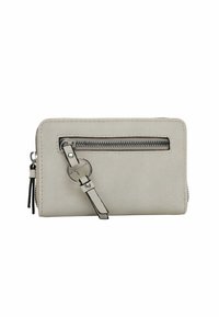 Portefeuille zippé gris clair avec une poche zippée à l'avant, des éléments en métal argenté et une petite sangle d'accent avec un fermoir circulaire. Texture lisse.