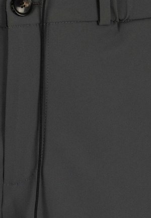 Pantaloni in tessuto grigio con chiusura a bottone, texture elegante e taglio dritto. Cuciture visibili e dettaglio con cordino vicino alla vita.