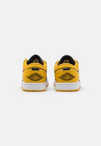 Jordan AIR JORDAN 1 LOW - Sneakers basse - black/yellow ochre/white