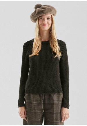 - Sweter