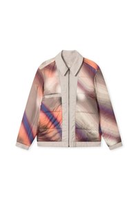 Kurtka puchowa z jasnobeżowym kołnierzem i przednią częścią, z kolorowym, abstrakcyjnym wzorem w odcieniach różu, fioletu i beżu.