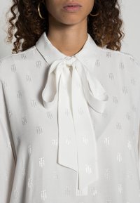 Tommy Hilfiger JACQUARD TIE BLOUSE - Camisola de manga comprida - white