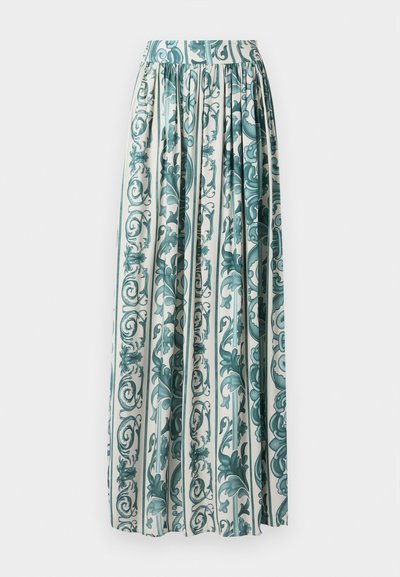 Saia longa plissada com um padrão floral em verde-água e branco, confeccionada em tecido leve e com um design de cinta alta.