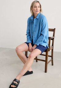 Thumbnail Image 3