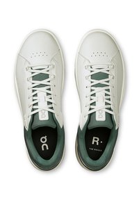 On THE ROGER ADVANTAGE - Sneakers low - white/olive