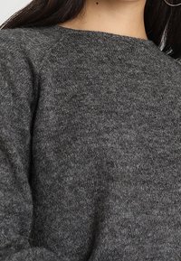 ONLY Stickad tröja - mottled dark grey