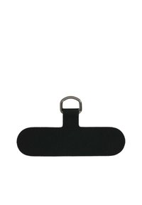 Cinghia in tessuto nero con un'estremità arrotondata, dotata di un anello metallico al centro superiore per il fissaggio. Design semplice e piano con una superficie liscia.