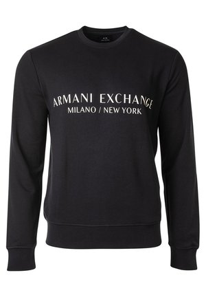 Sweat-shirt noir à manches longues avec col rond, avec le texte blanc "ARMANI EXCHANGE MILANO / NEW YORK" sur la poitrine.