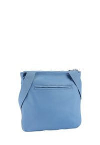 Borsa a tracolla in pelle azzurro chiaro con chiusura a zip, tracolla regolabile e tasca posteriore. Texture liscia con dettagli di cucitura sottili.