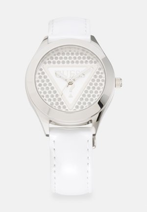Bijela kožna narukvica sata sa srebrnim metalnim kućištem. Okruglo lice ima teksturiranu kremastu pozadinu s trokutastim dizajnom i kristalnim detaljima.