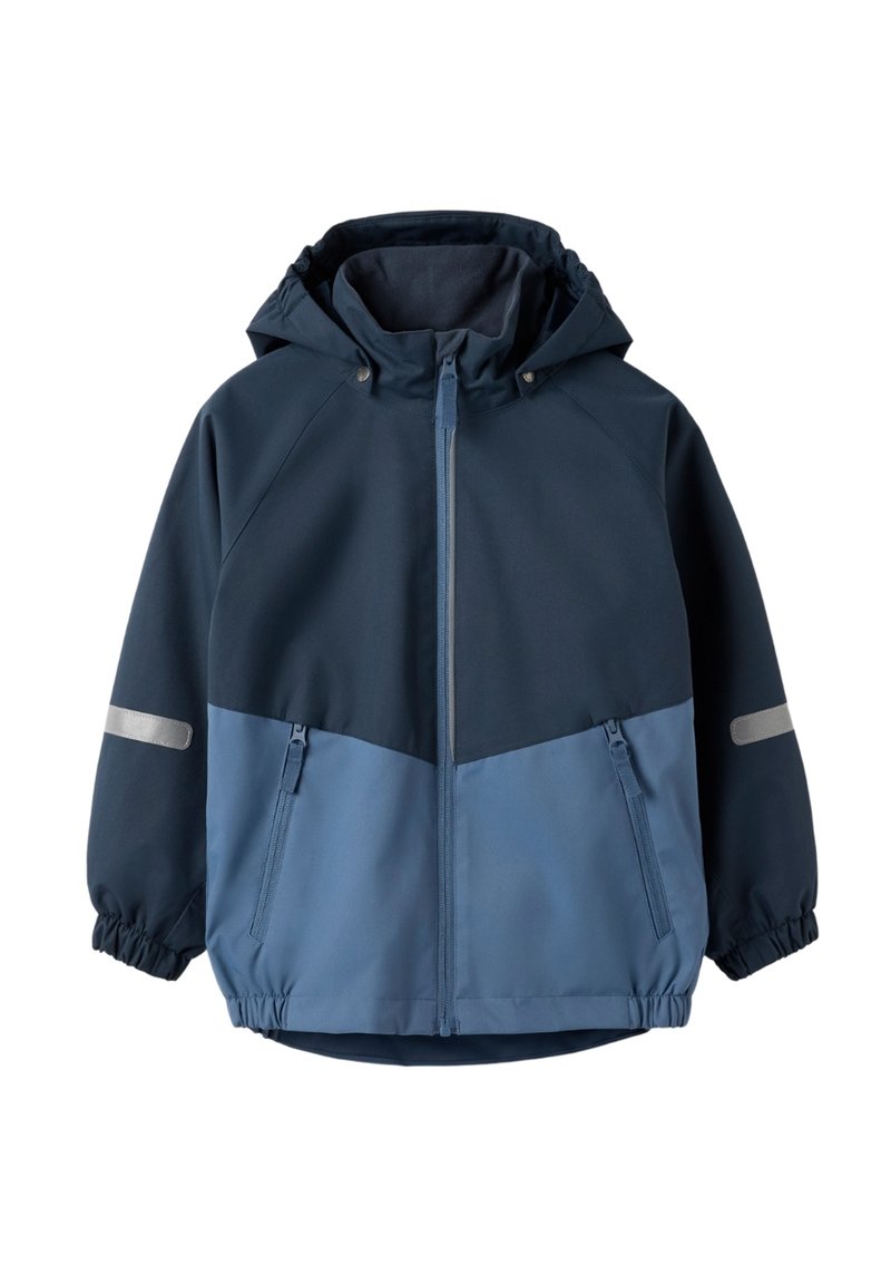 Tummansininen ja vaaleansininen vedenpitävä takki hupulla, vetoketjulla edessä, kaksi sivutaskua ja heijastavat yksityiskohdat hihoissa.