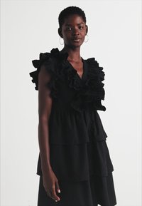 YAS YASRUNA RUFFLE DRESS  - Koktailové šaty/večierkové šaty - black