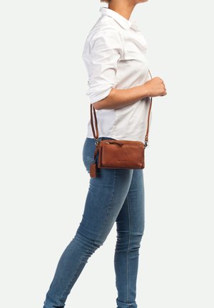 Burkely FUNDAMENTALS ANTIQUE AVERY - Borsa a tracolla - cognac