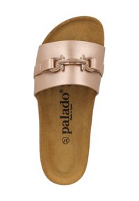 Infradito metallici rosa con una larga fascia e un accento di catena in colore argento. Soletta in morbido suede marrone con logo impresso.