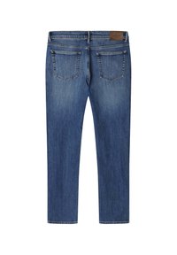 Vaqueros de hombre en denim azul, corte recto, cinco bolsillos, parche de cuero en la cintura, lavado medio, tejido texturizado con ligero desvanecimiento en las piernas.
