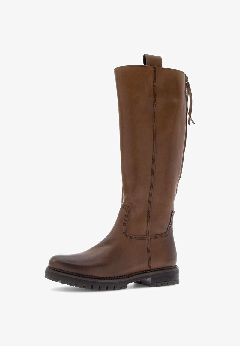 Bottine marron en cuir montant jusqu'au genou avec une texture lisse, une fermeture éclair sur le côté et une languette en haut ; présente des coutures contrastées et une semelle robuste.