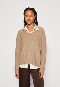 Mos Mosh THORA V-NECK - Strickpullover - roasted cashew