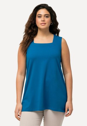 Mouwloze teal top met een vierkante halslijn. Gemaakt van een gladde, lichte stof. Eenvoudig ontwerp, geen zichtbare patronen of hardwaredetails.