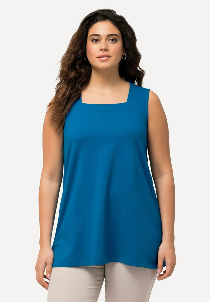 Top senza maniche di colore teal con scollatura quadrata. Realizzato in un tessuto leggero e liscio. Design semplice, senza motivi visibili o dettagli in metallo.